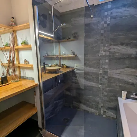 Cocoon - Cuisine - Sauna Prive - Piscine Monthion